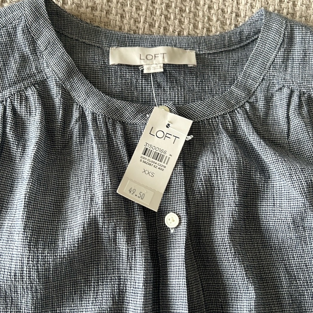 New with tags; gingham button up. Great for work!!